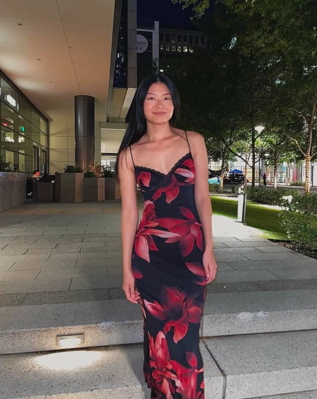 datingapp doggystÿle vs floral dress date night with husband