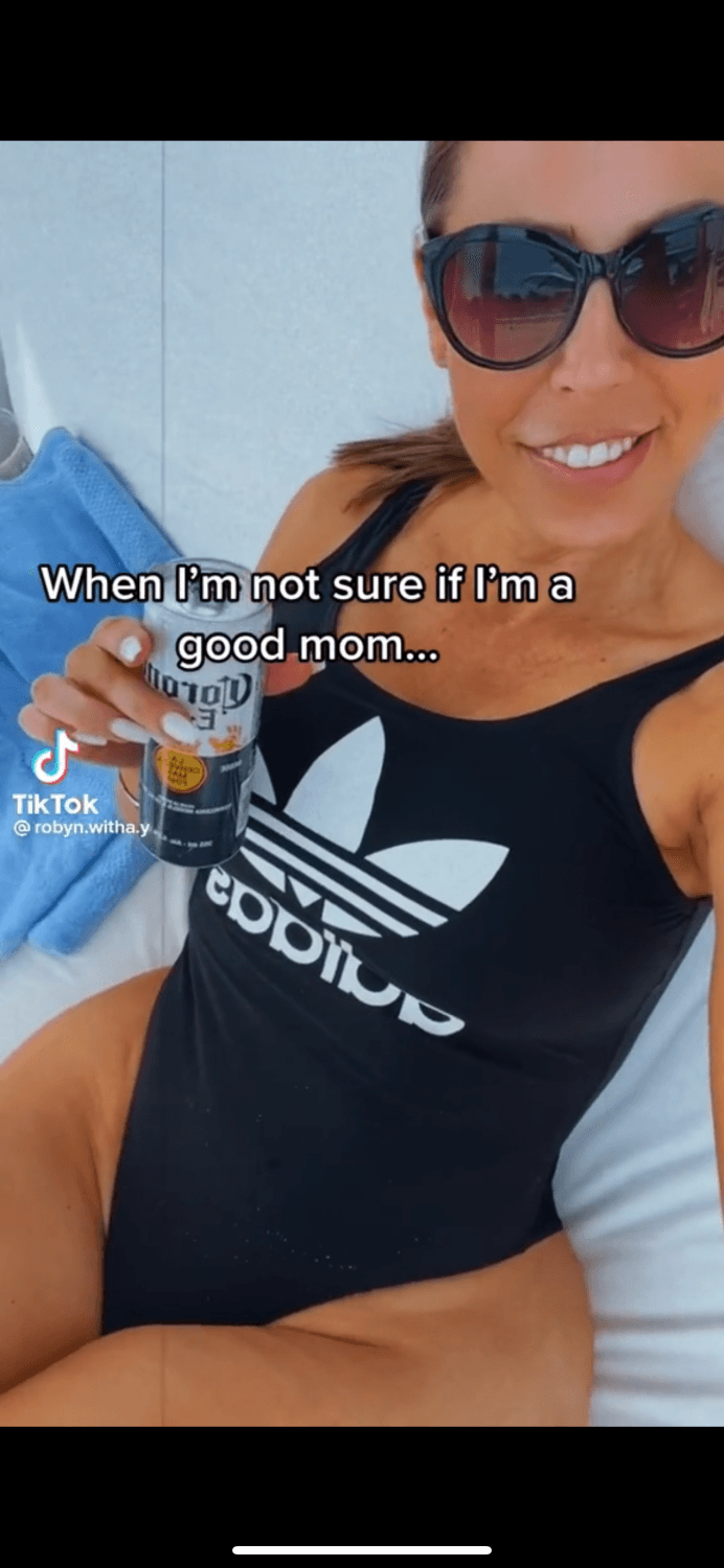 Click to view full size TikTok thick milf Robyn Fields