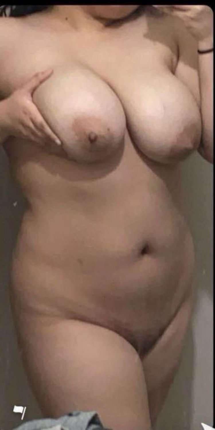 Who remembers this webslut? lots of pics have been shared over time, help me organize her collection