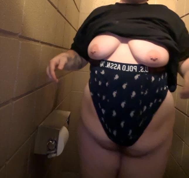 Instagram Wedgie Pig @angiiilovaaa