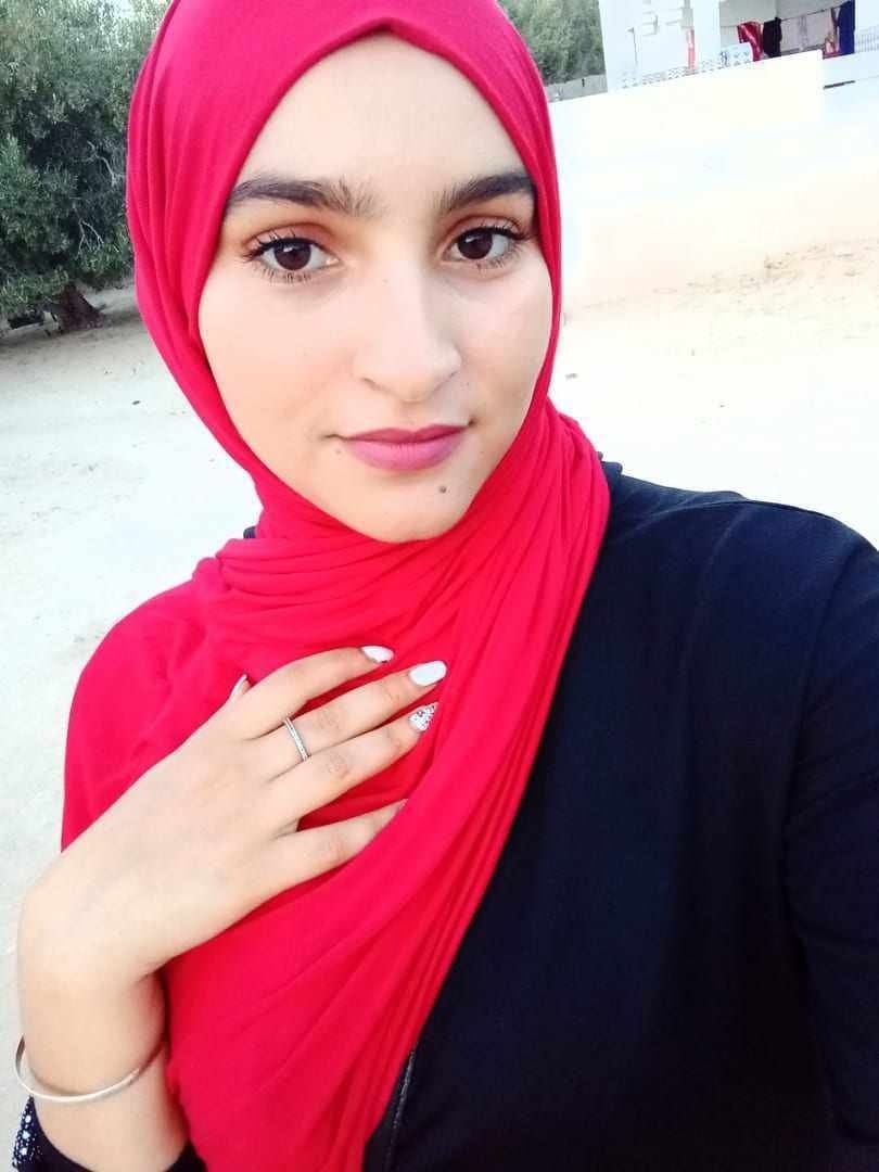 Tunisian hijab girl without hijab sexy slut and hot ??