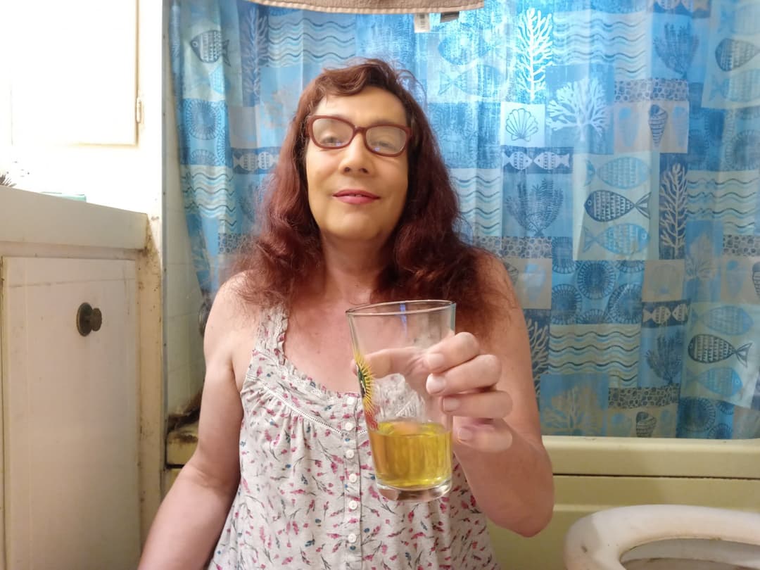 Drinking my own pee kik sissywhoredonna