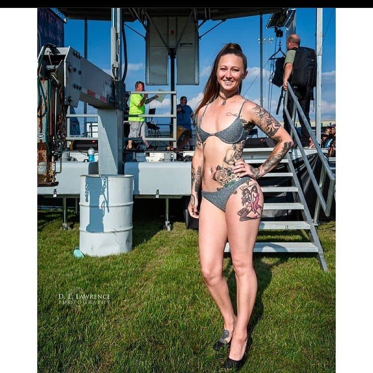 Whitney had no tits when she flashed for G G W, but somehow even with the tats I find her smokin hot