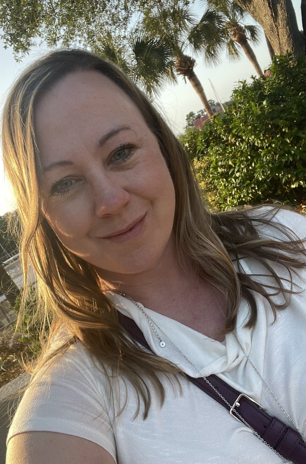 Un awear Wisconsin wife with big tits and private pics on display.