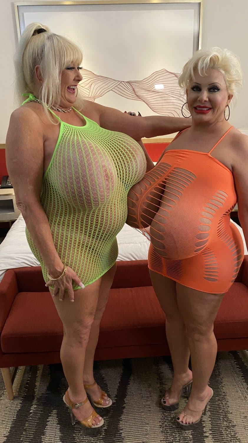 Bimbo Huge Boobs (Claudia)