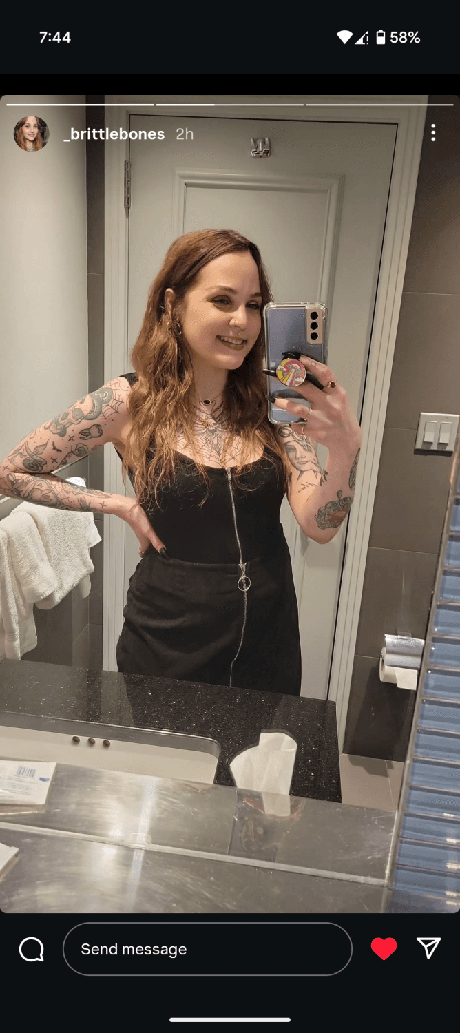 What a cute little bitch. Leaked shots of her ass and her ex husband grabbing her ass.