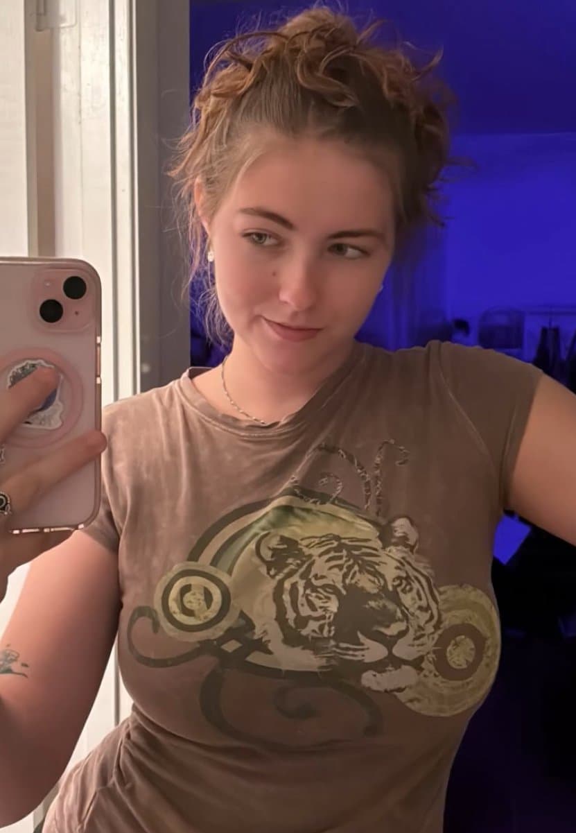 My sister’s got pretty green eyes and big fat tits