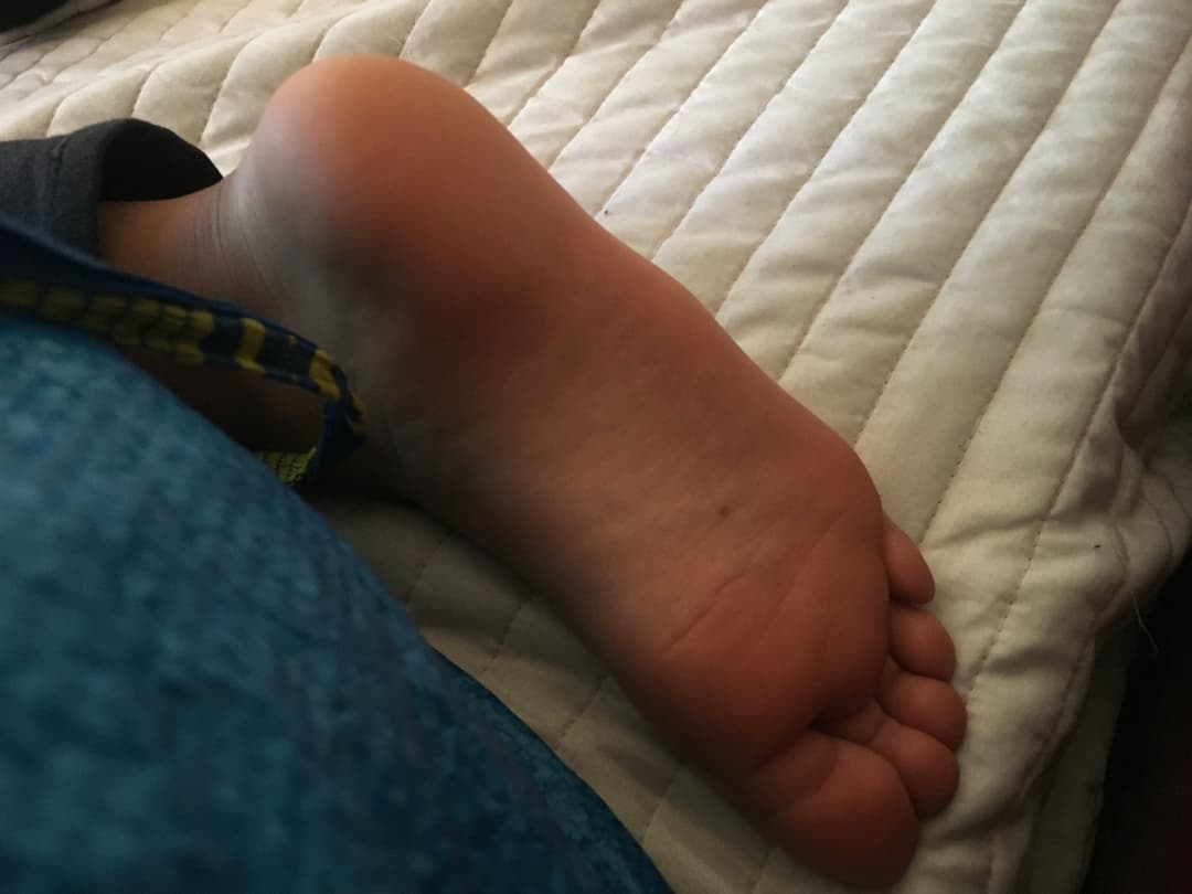 Fat Ass College Teen Feet Soles Caught of Guard
