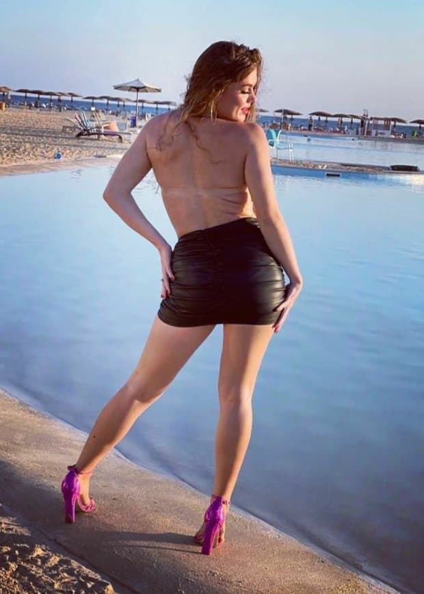 Sexy arabic blonde bellydancer form egypt