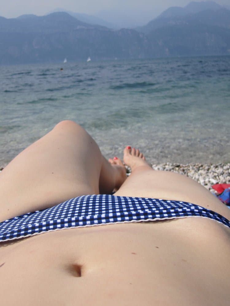 Annelie M. not nacket but hot. pls comment dirty