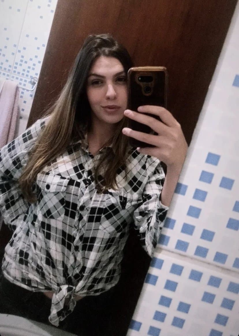 Novinha Traiu, gemeu gozou, mandou nudes e enganou o corno, engoliu o pau do playboy