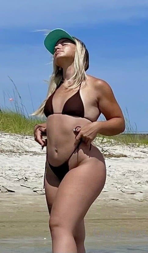 Click to view full size Fitness MILF Skylynn Marrie