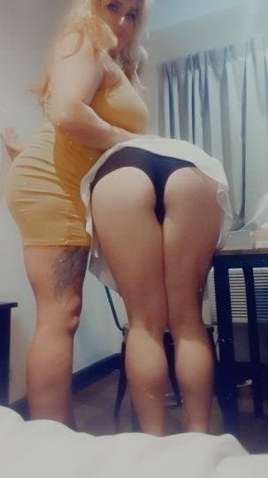 REAL MILF MOM SECRET lESBIAN WiTH HER BEST FRIEND SCISSOR FUCK EACH OTHER