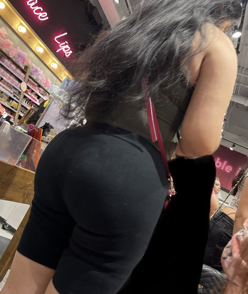Thick Latina Milf In A Bookstore