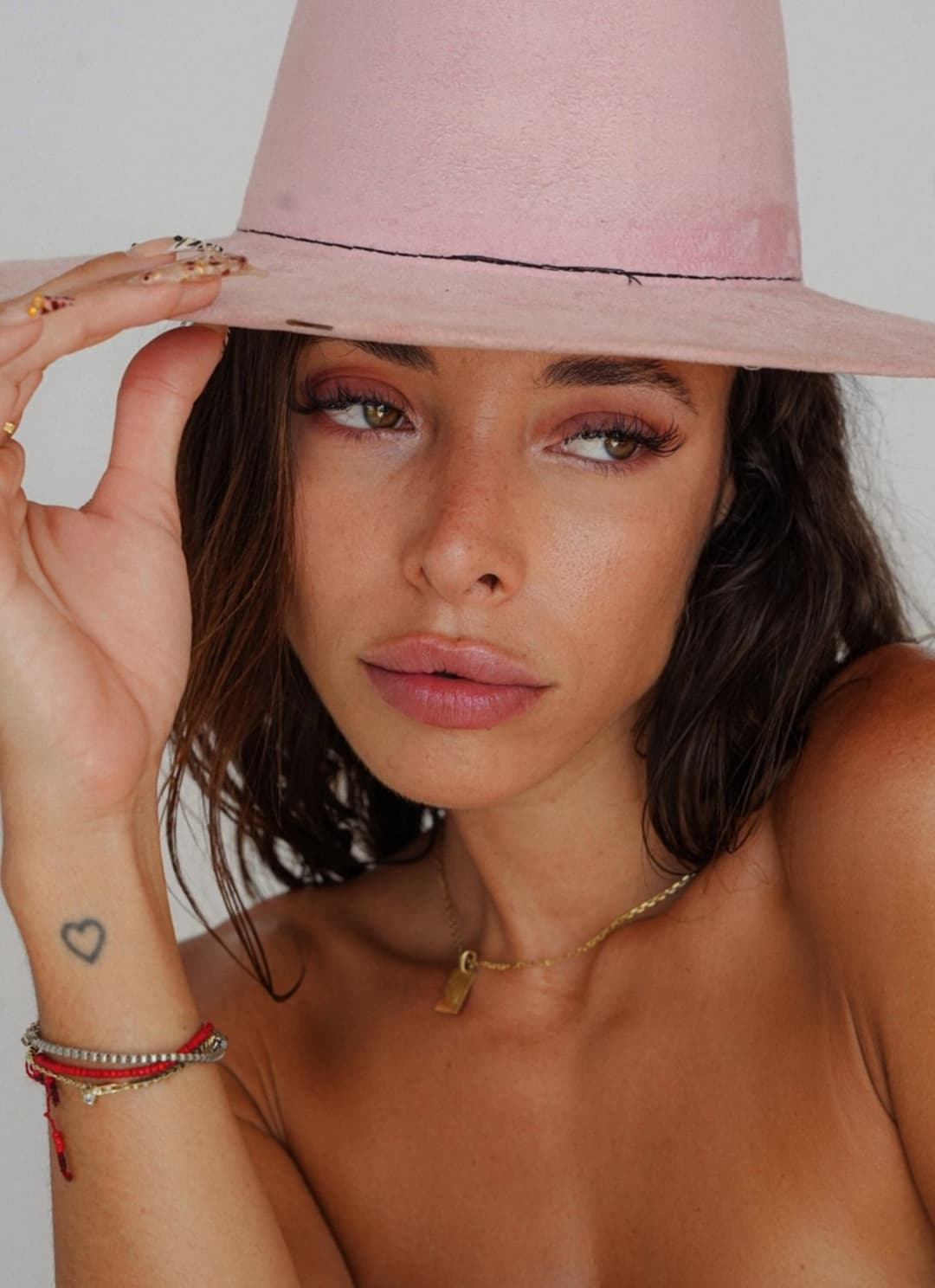 Eyes that tease… lips that tempt