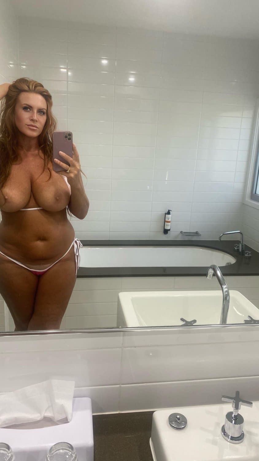 Gorgeous curvy redhead milf