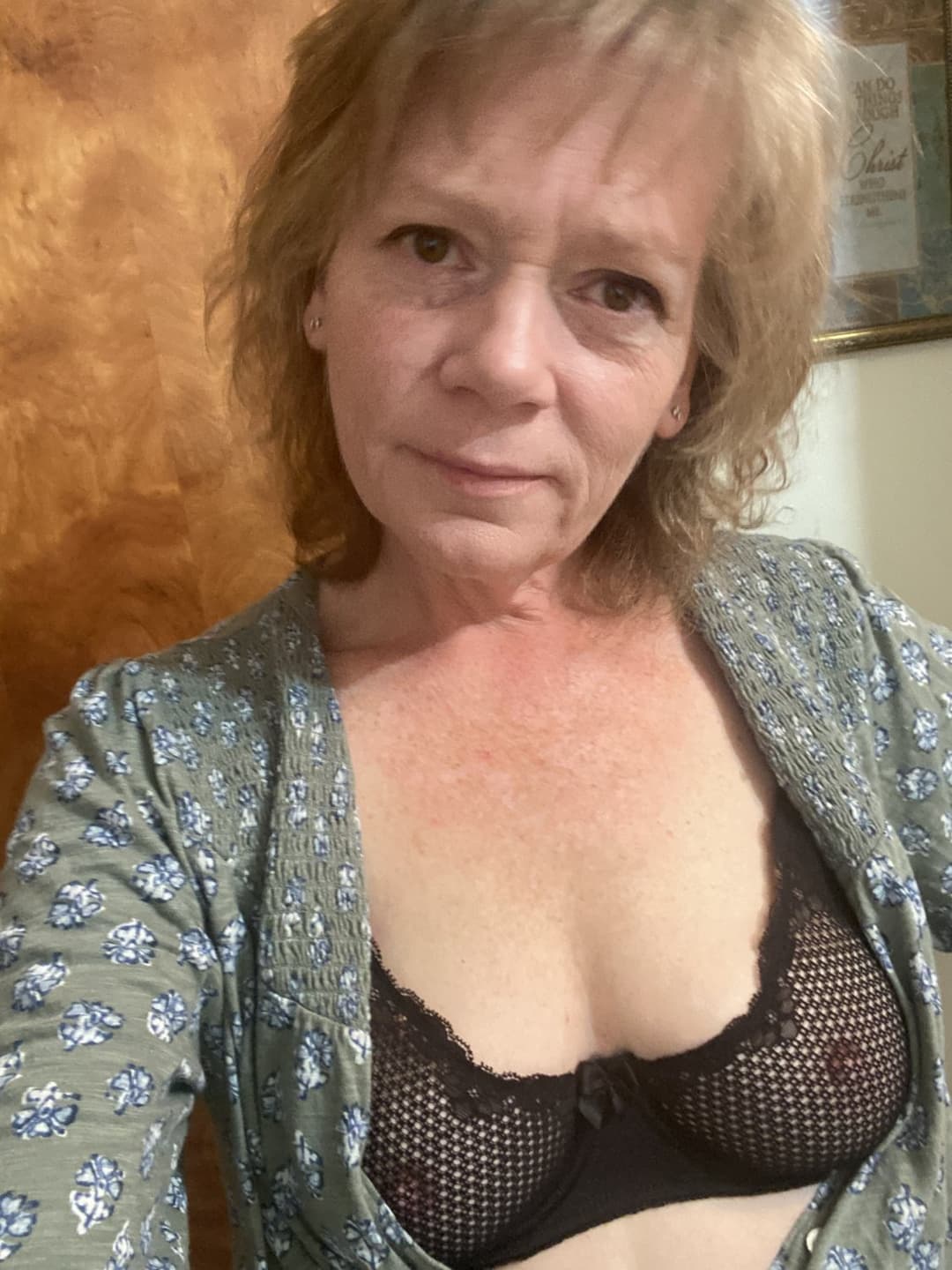 Small town mom and wife Bras and tit pics she has sent her son and friends
