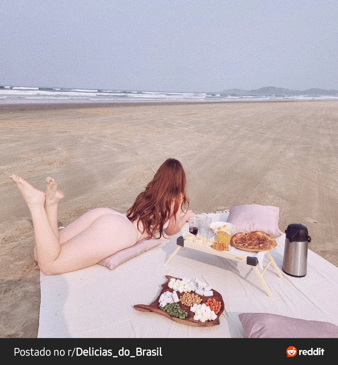 Ruiva Isabell mostrando a bucetinha rosa