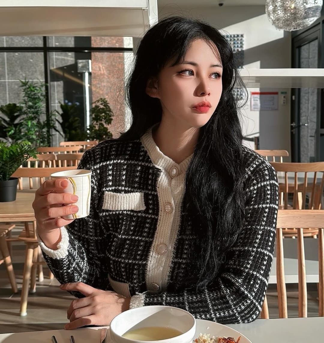 Asian Influencer whose masturbation video was leaked