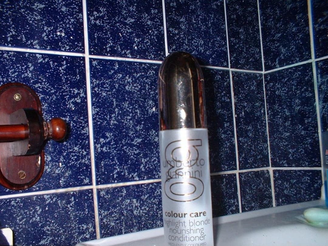 Click to view full size Shelley having her cunt "conditioned", having a pump up dildo stretching her and her meaty lips