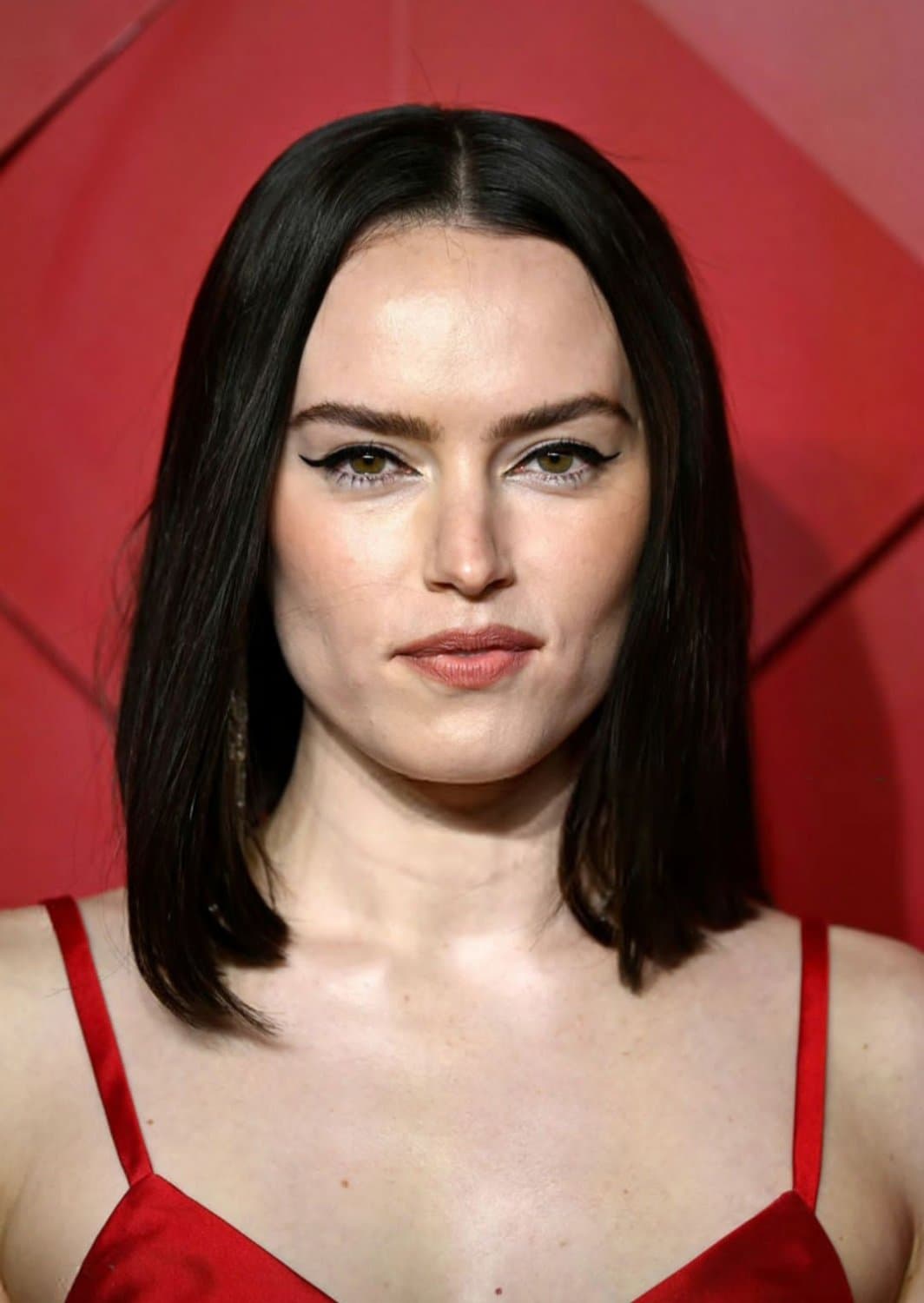 Click to view full size Daisy Ridley sexy in red crop top