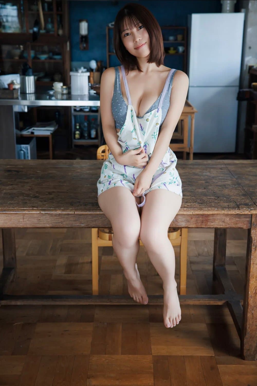 Iori Io - Monthly Girl PHOTOBOOK