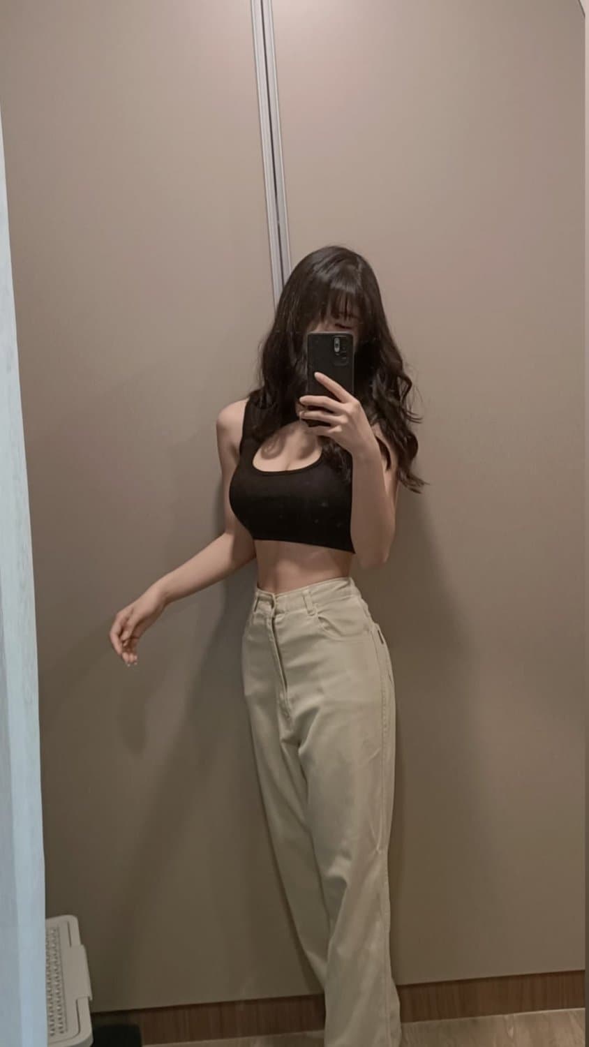 Sexy Big boobs Thai college babe shows her hot and busty body on Instagram