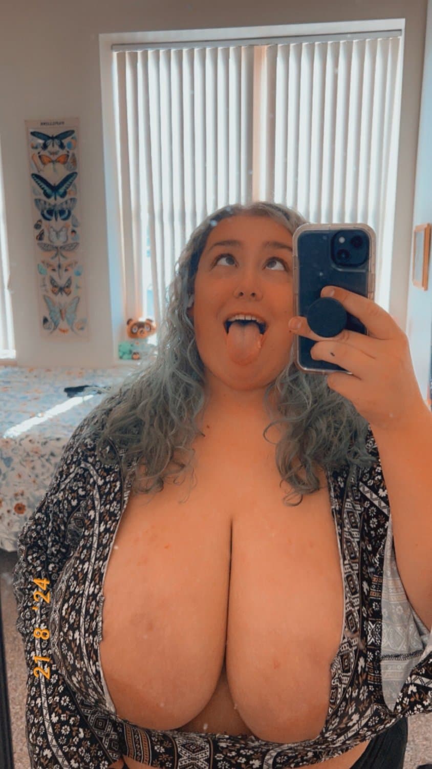 Fat white goon meat begging for bbc