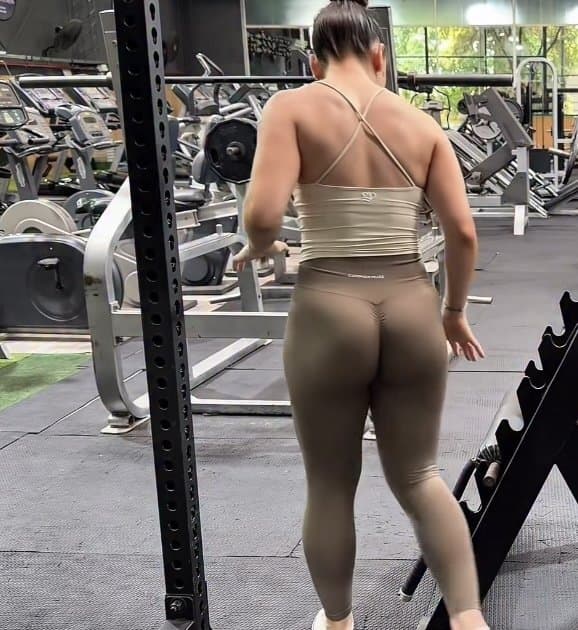 Quien para rolear que Juli es mi novia y me la cojen delante mío?