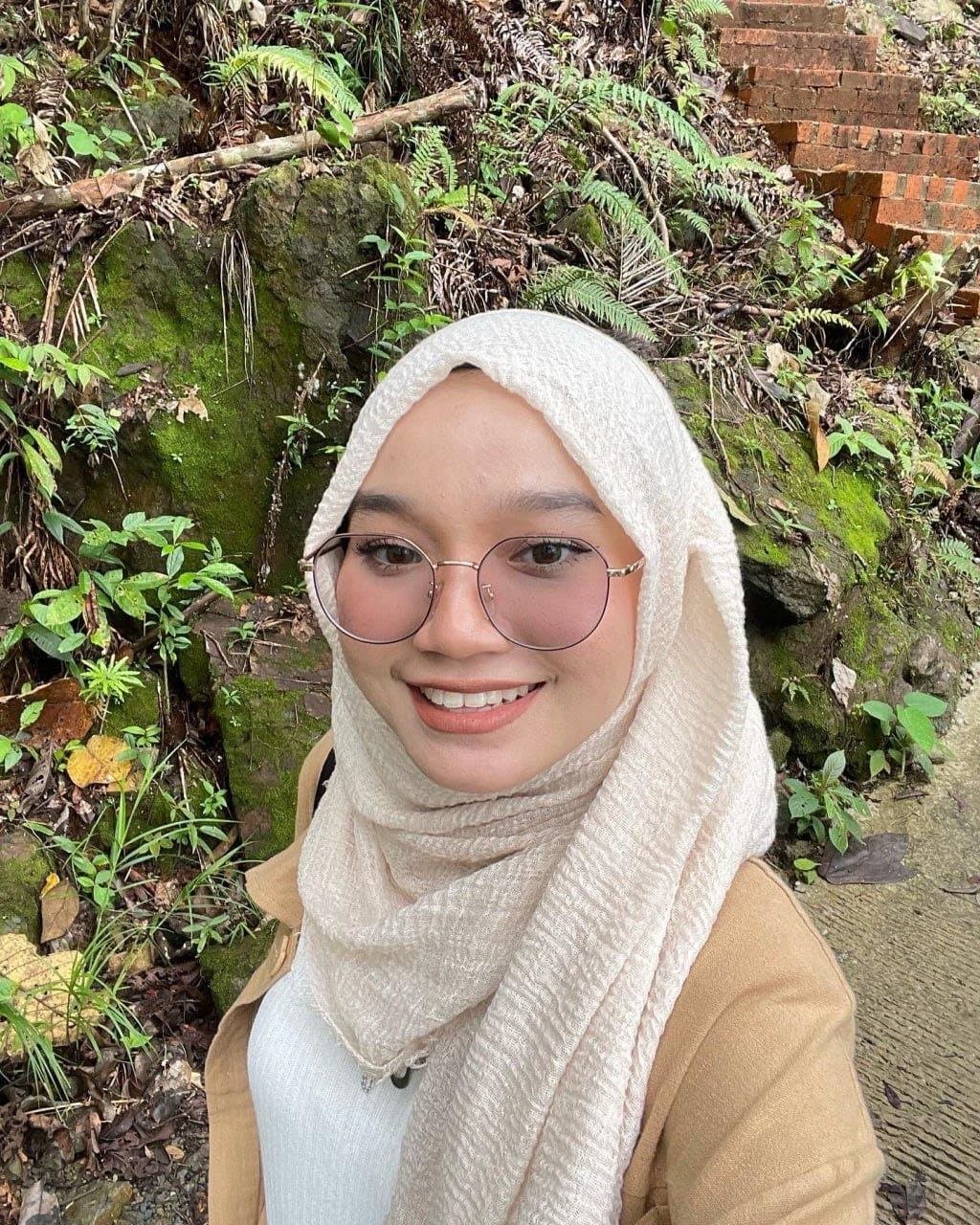 Hot Asian Pinay Couple