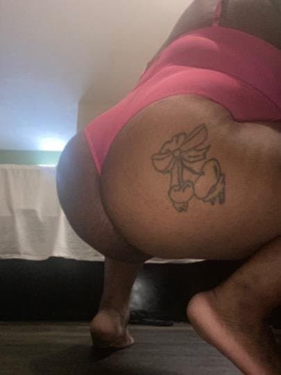 Hood ebony milf bbw mom FREAKY hoe be fucking all her sons friends she luvs young bulls