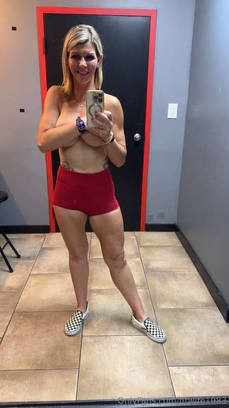 Hot horny fit Cougar teasing in the gym