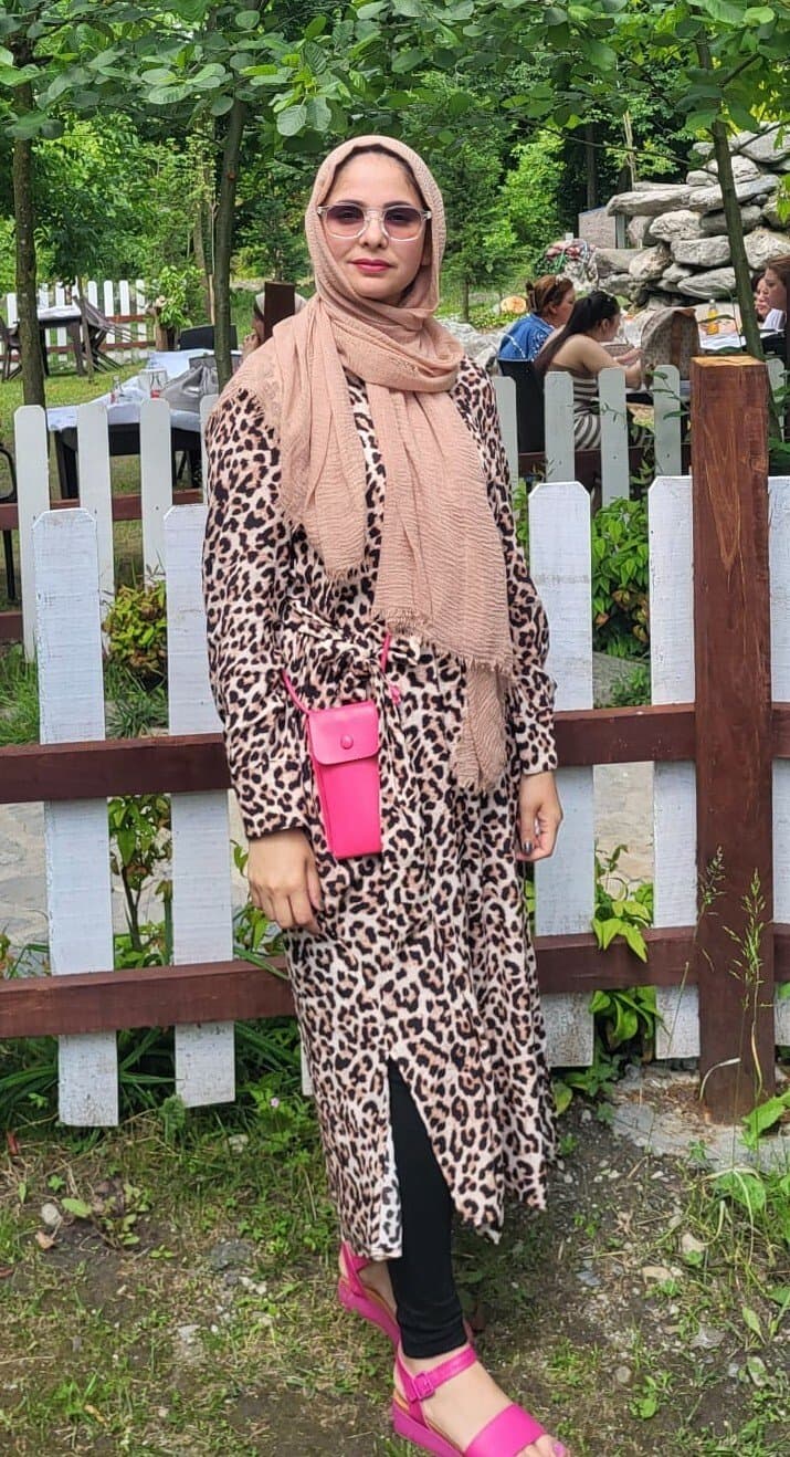 Sexy hijabi slut aunty