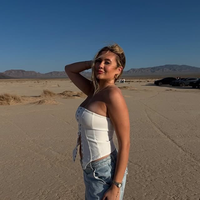 Sexy busty snowbunny teen Peyton