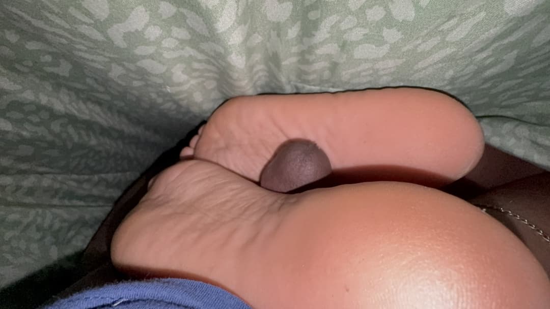 My wife giving me a mind blowing sideways solejob