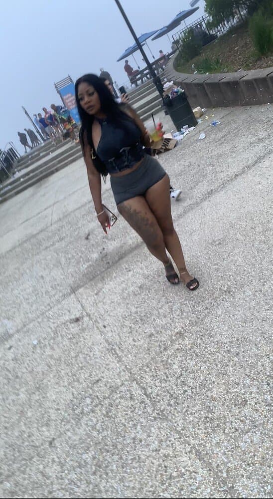 Click to view full size Big Ghetto Booty On The Boardwalk