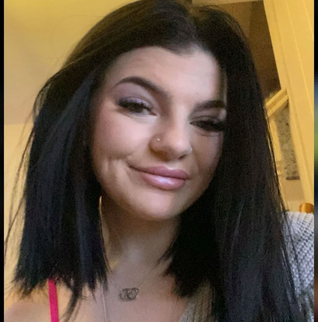 Attention seeker slut Kelsey and her tight body ? its gooning time