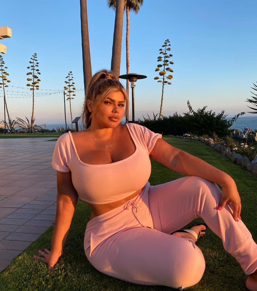 Michele Mendez Gordinha Loira Muito Gostosa