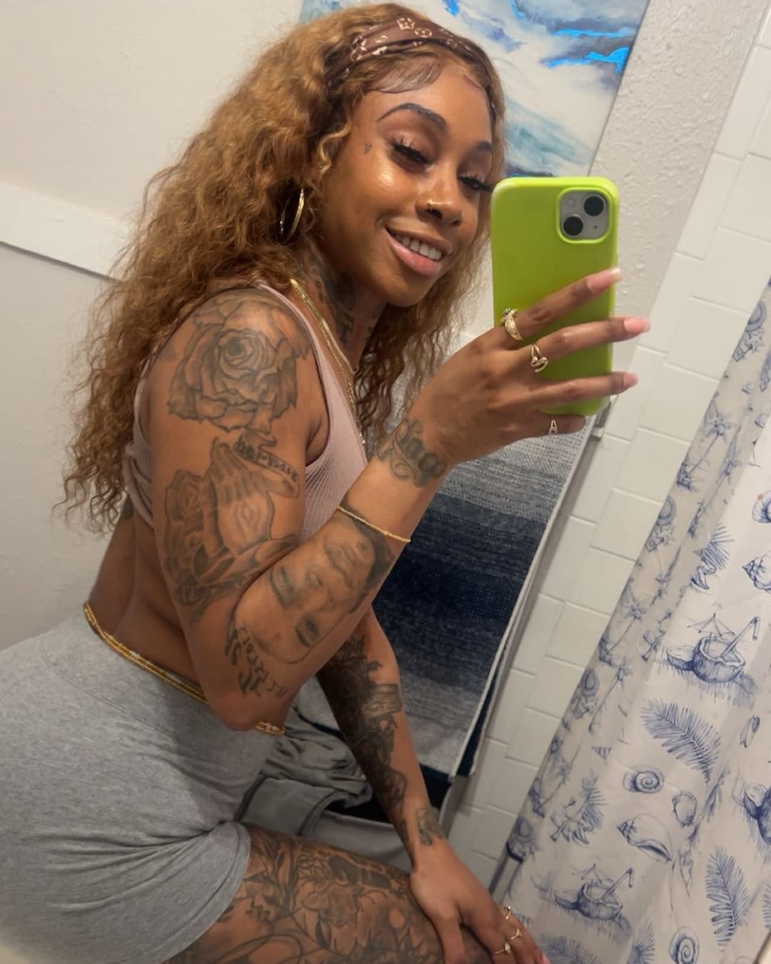 just wanna cum all over this black thot