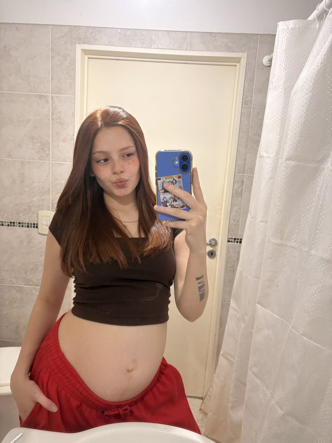 slut likes bouncing her titties