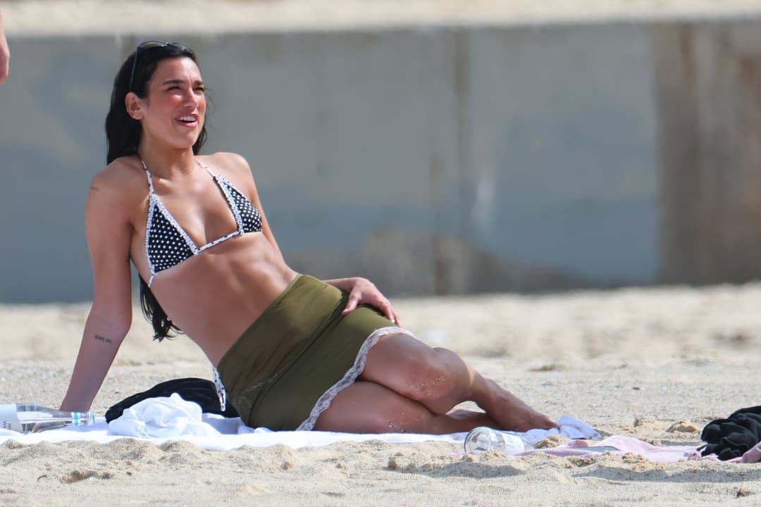 Dua Lipa ? SEXY godess body in bikini