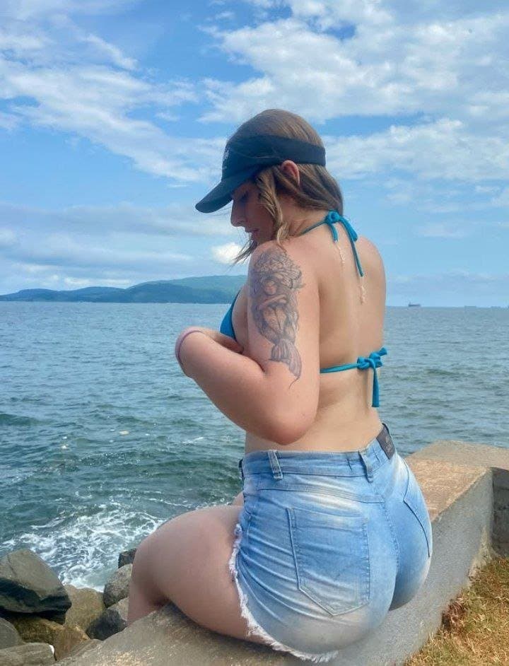 rabuda de corno manso, gordinha rabuda que o corno adora exibir na internet ??