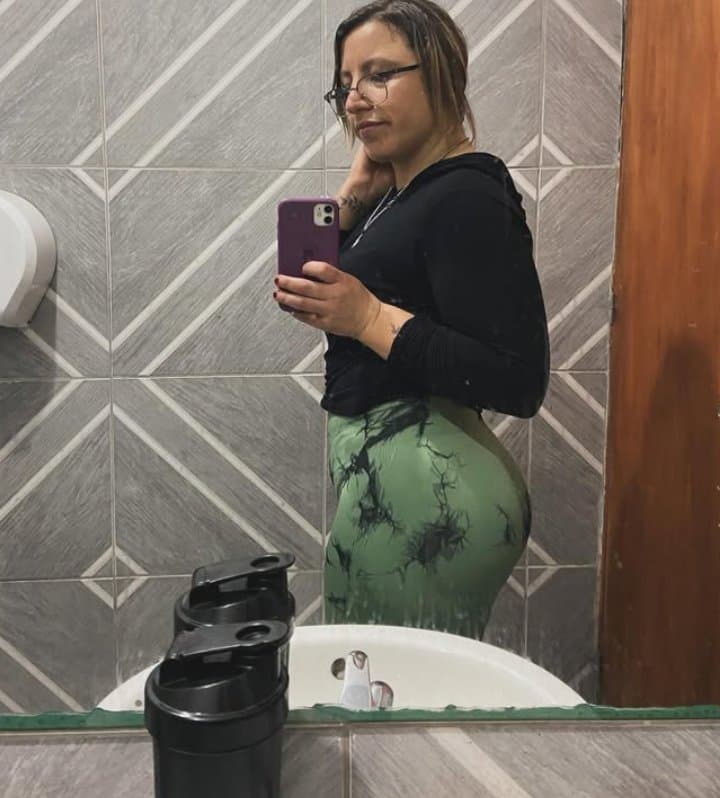 Culona hambrienta de verga ?