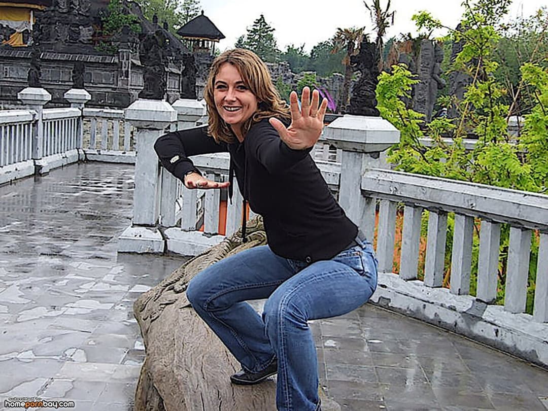 Wife with Amazing Hourglass Shape & Bubble Butt