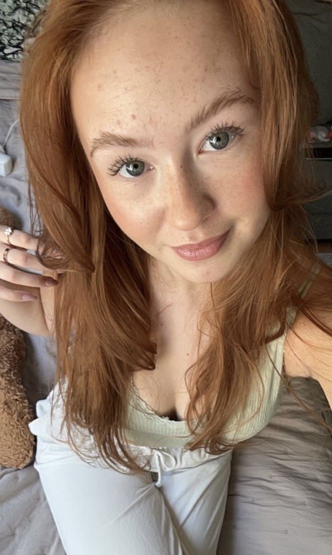 Beautiful Finnish slut Eedit needs cum on her face