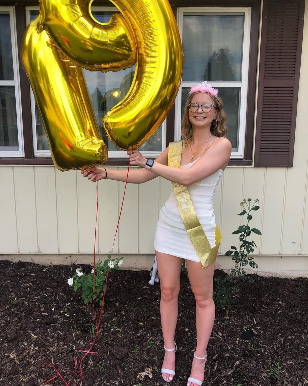 Hot high heel slut feet. Sexy foot