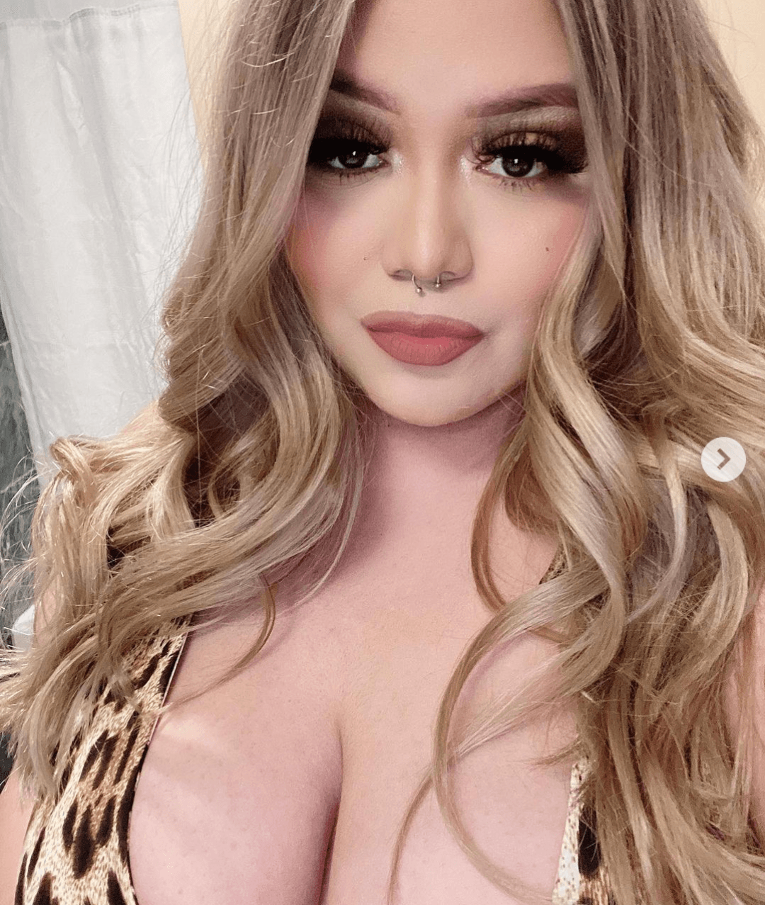 Robin nasty cock eating bitch