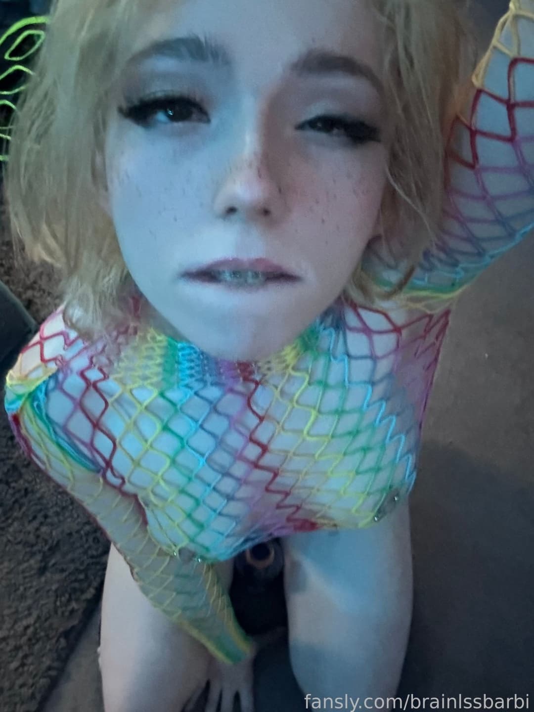 Braces bimbo slut shows feet