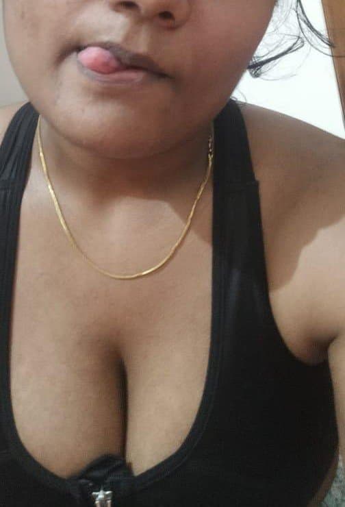 Mallu nude girl amitha showing her sexy big boobs and shaved pussy