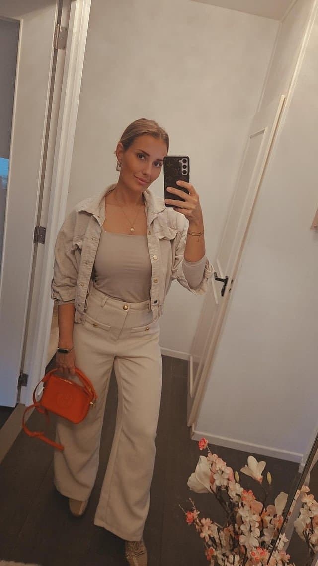 Amateur Wife | Big Boobs | 30yo Dutch flight attendant mom turn you on?